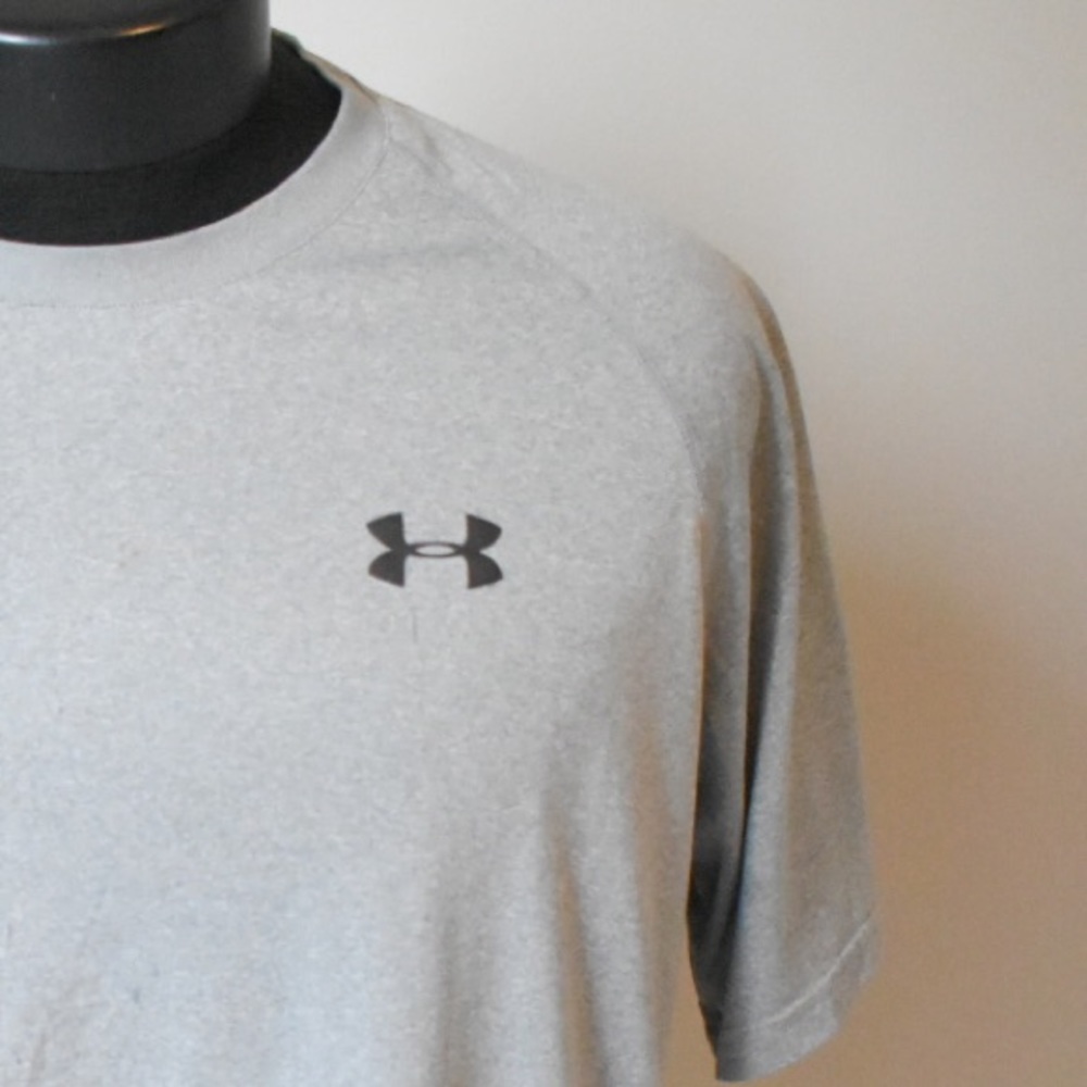 Men’s Large Under Armour dri-fit t-shirt